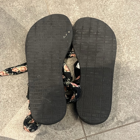 Floral sanuk yoga sandals size 7 - Picture 5 of 5